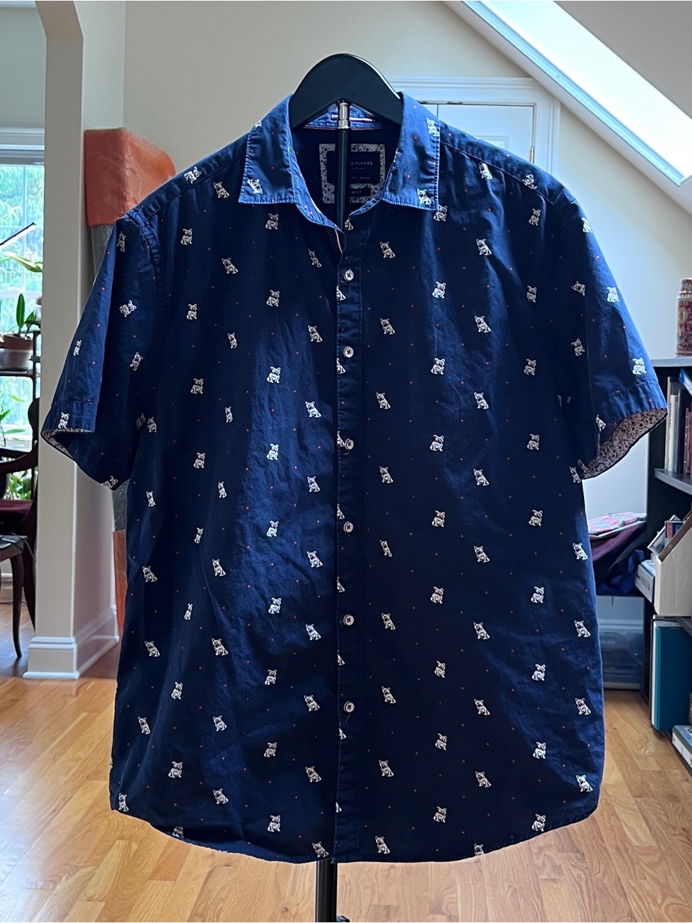 All cotton Bulldog Dog Shirt with contrasting trim. Mens medium Slim fit